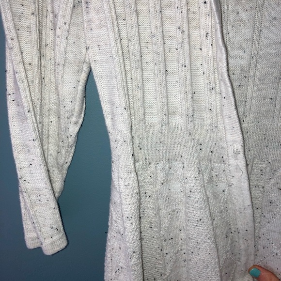 Cardigan - Picture 2 of 4